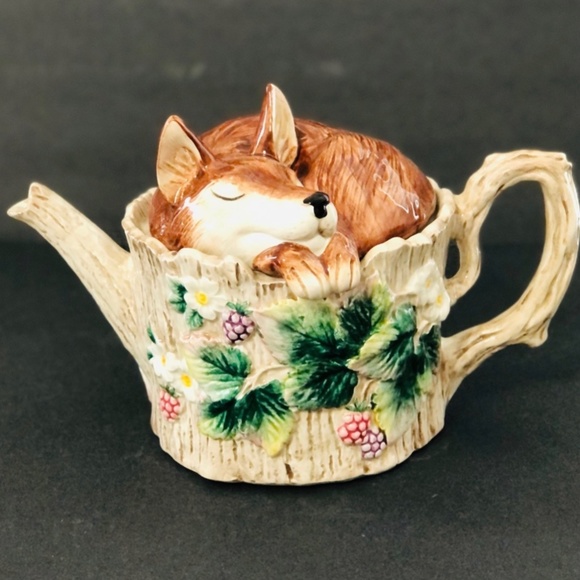 Reynard Sleeping Fox 32 Oz Teapot 1990